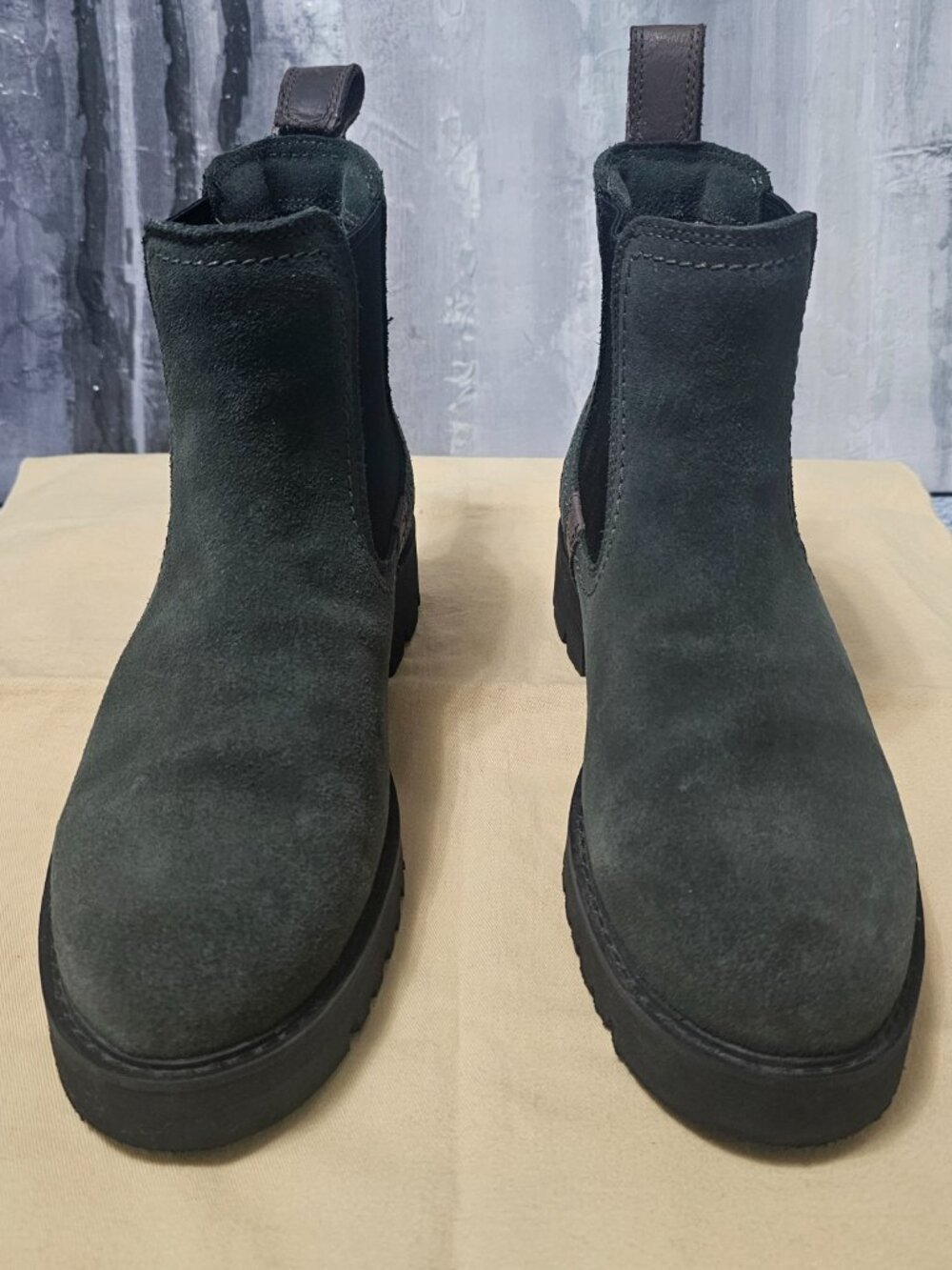 Ariat Ladies Wexford Lug Waterproof Forest Night Suede Chelsea Boots - Size 9B - Picture 5 of 9